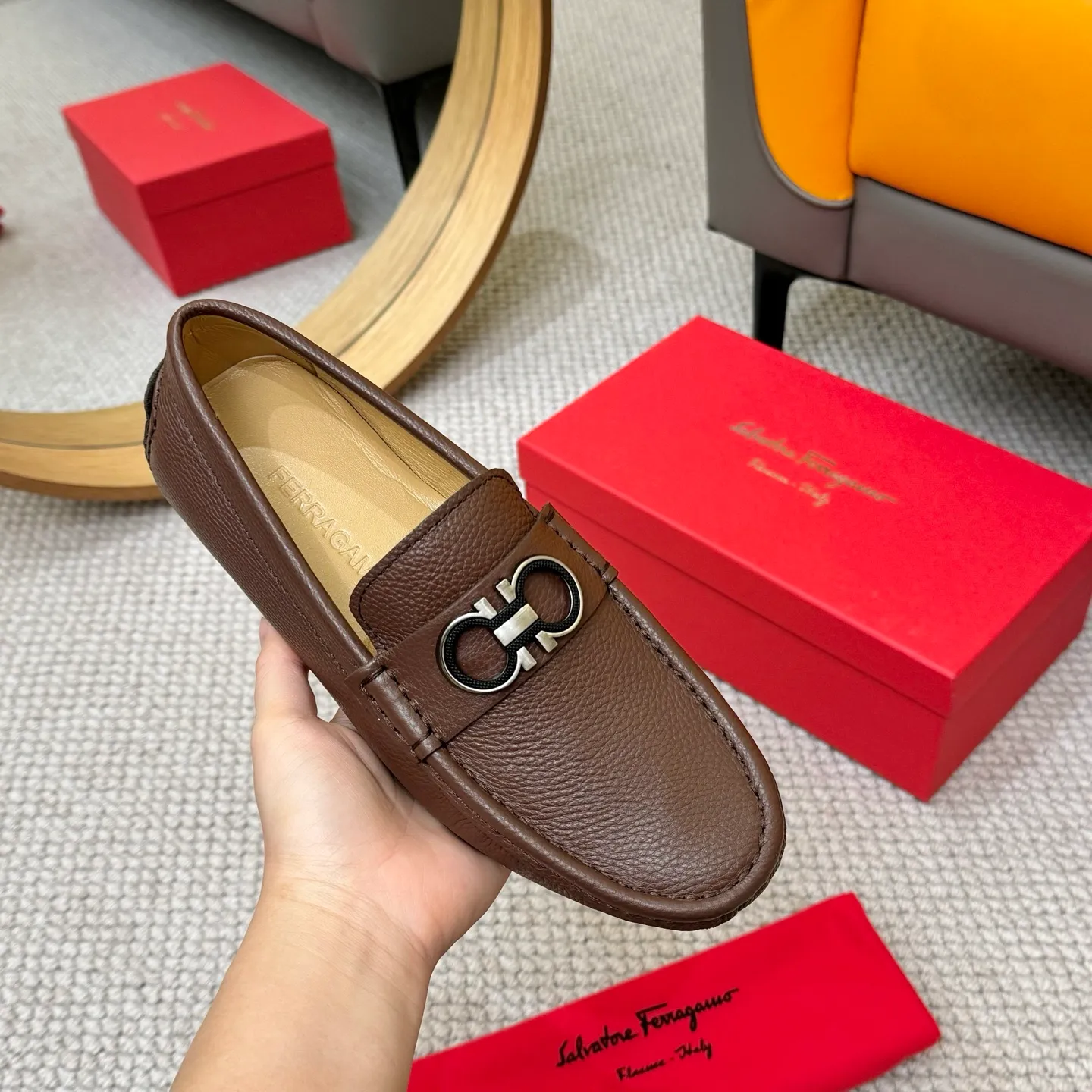 Men's men's shoes 💰420 (Yangli) Ferragamo 〰Ferragamo 2⃣️0⃣️2⃣️5️⃣ New series 👊🏻 Upper 🇮🇹 Italian imported calfskin, original outsole molding. Water-dyed sheepskin lining. The identity of every successful man is set off, and the upper and lower shoes are elegant and stable🚶🏻🚶🏻The high-end custom counter original replica is an eternal classic🔍️Number of codes: 38-46 with counter packaging